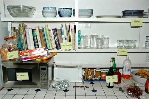 Learning to read: "bread"  "microwave"  "cookbooks"  "wine"  "glasses"  "plates"