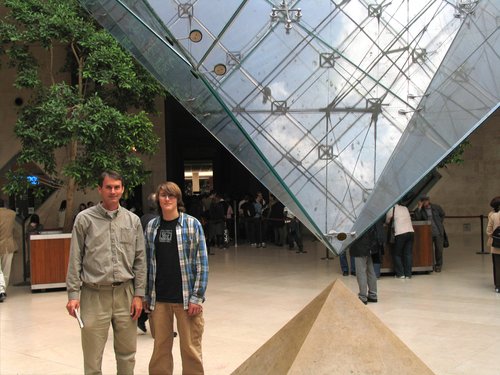 La Pyramide Inversée at the Louvre