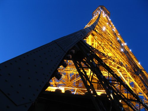 Eiffel Tower (Strobe Lights coming on)