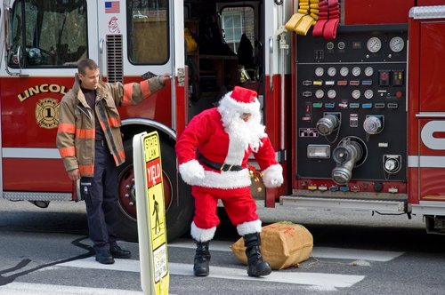Santa Claus Arrives !