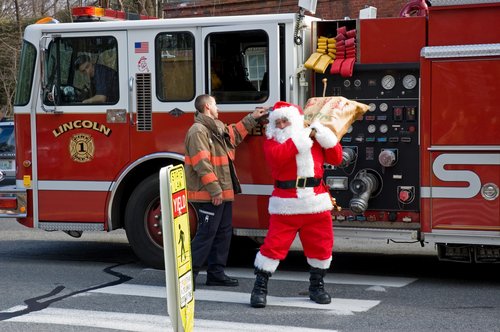 Santa Claus Arrives !