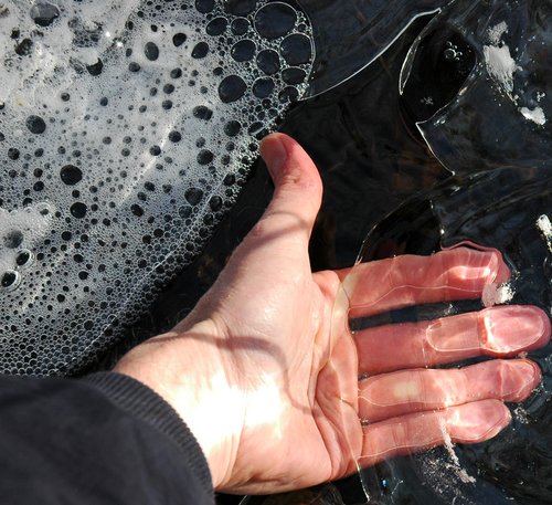 Bubbles collecting under ice